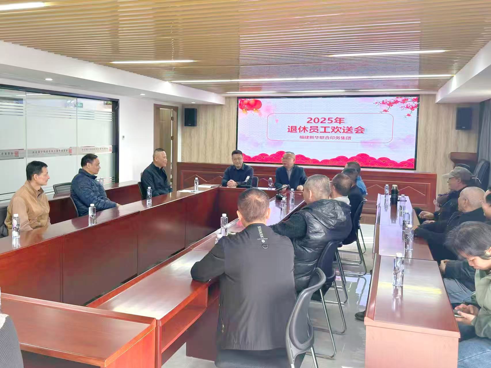 温情欢送话荣退 薪火相传启新篇——bevictor伟德举办2025年退休员工欢送会